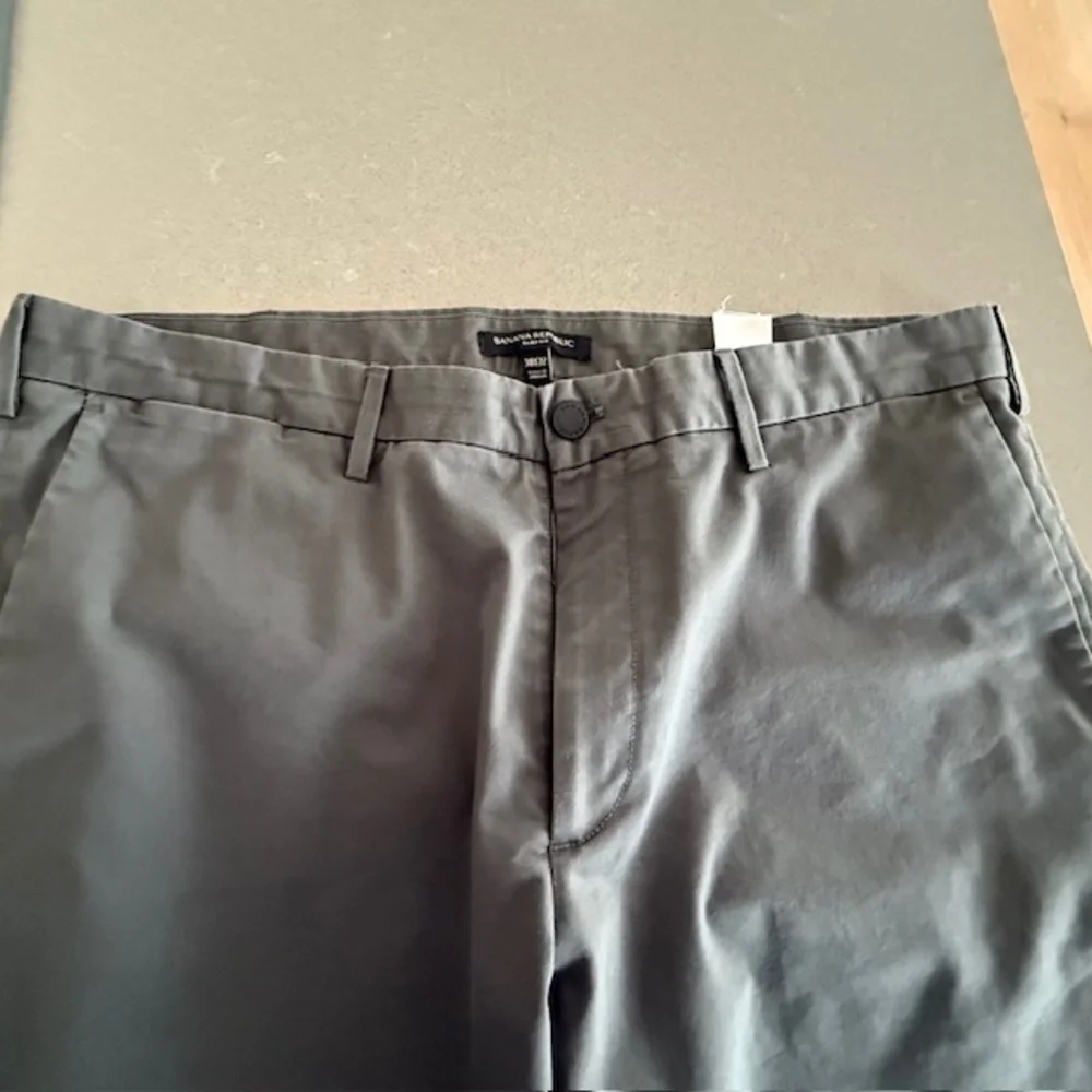 Banana Republic 2 Pants Mens 38x32 Gray Chino Slim Fit Comfort Casual